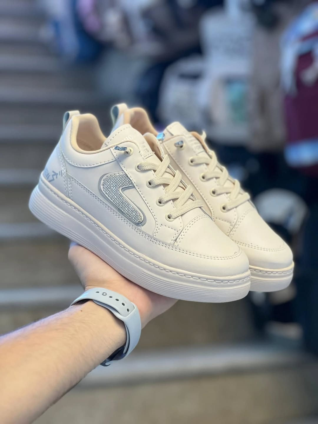 ونس رنانه الینا